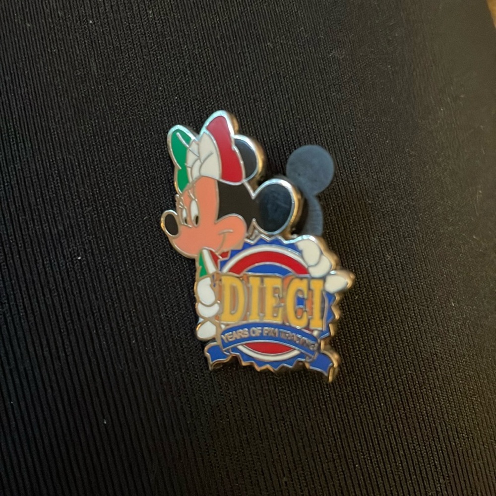 Dieci Minnie Mouse pin